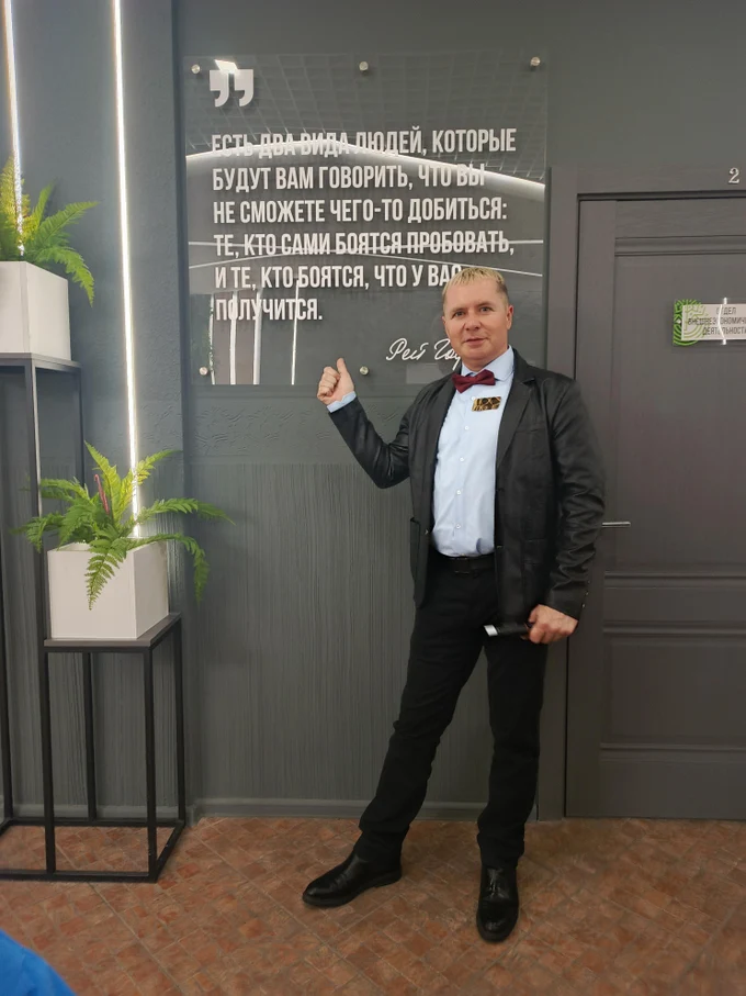 Меня зовут Сергей Викторович. 
Я  практикующий психолог-консультант