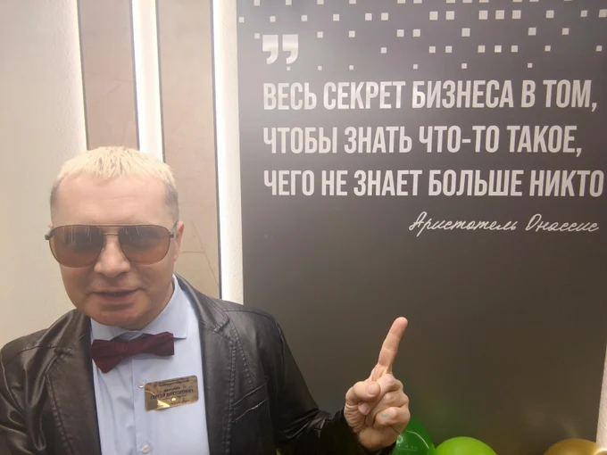Меня зовут Сергей Викторович. 
Я  практикующий психолог-консультант